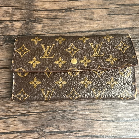 Louis Vuitton International Long Wallet - Picture 1 of 9
